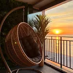 Sea View Smart & Garden Vip