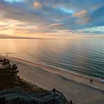 Sea View Smart & Garden Vip Апартаменты *