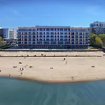 Sea View Smart & Garden Vip Апартаменты *