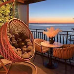 Sea View Smart & Garden Vip