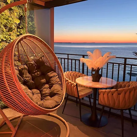 Sea View Smart & Garden Vip