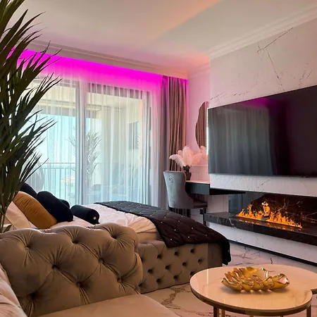 Sea View Smart & Garden Vip アパート ミエンジズドロイェ