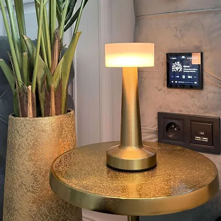 Sea View Smart & Garden Vip ミエンジズドロイェ